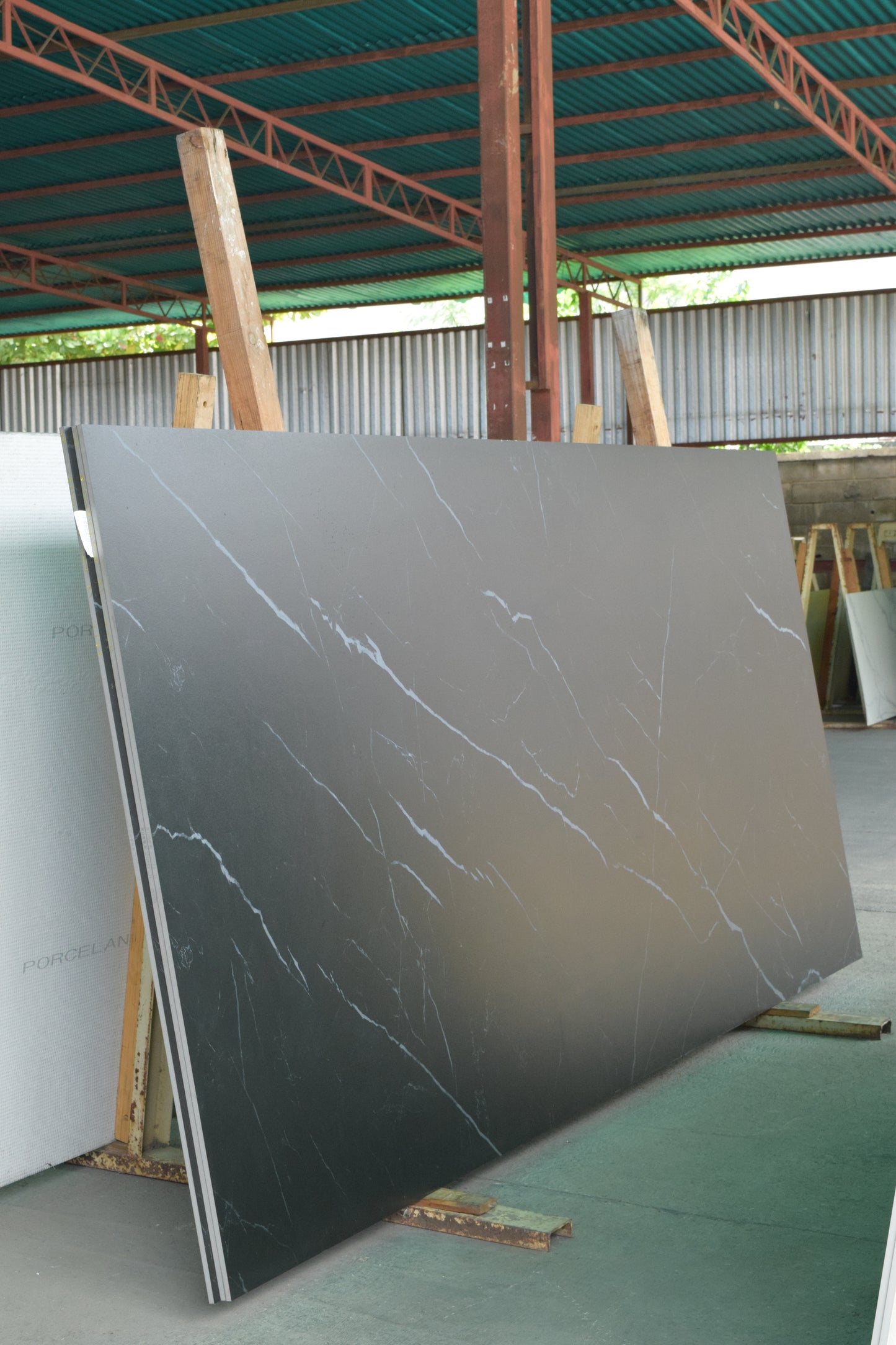 Tope de Piedra Sinterizada Black Marquina (320x160x1,2cm)