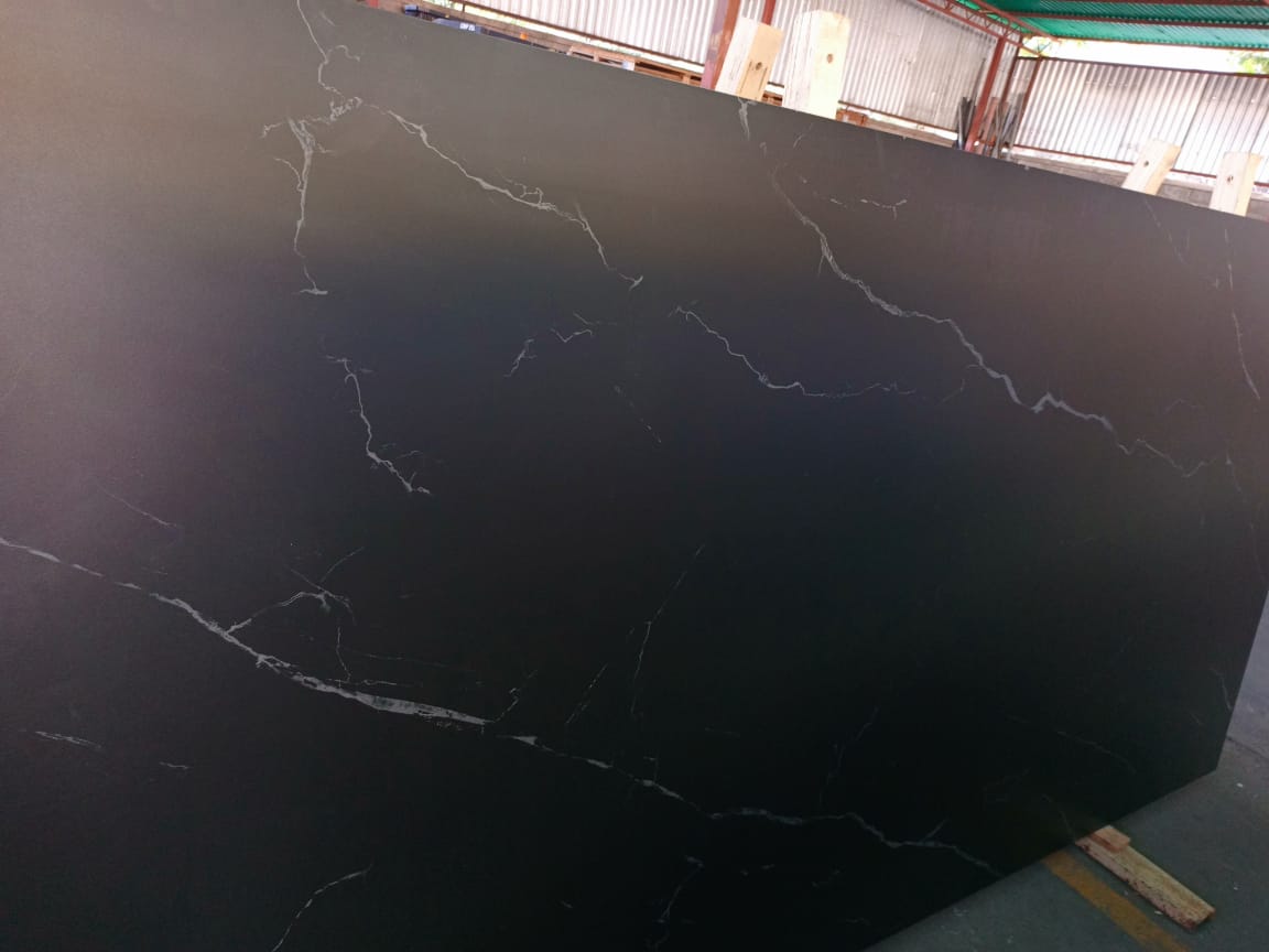 Tope de Piedra Sinterizada Black Marquina (320x160x1,2cm)