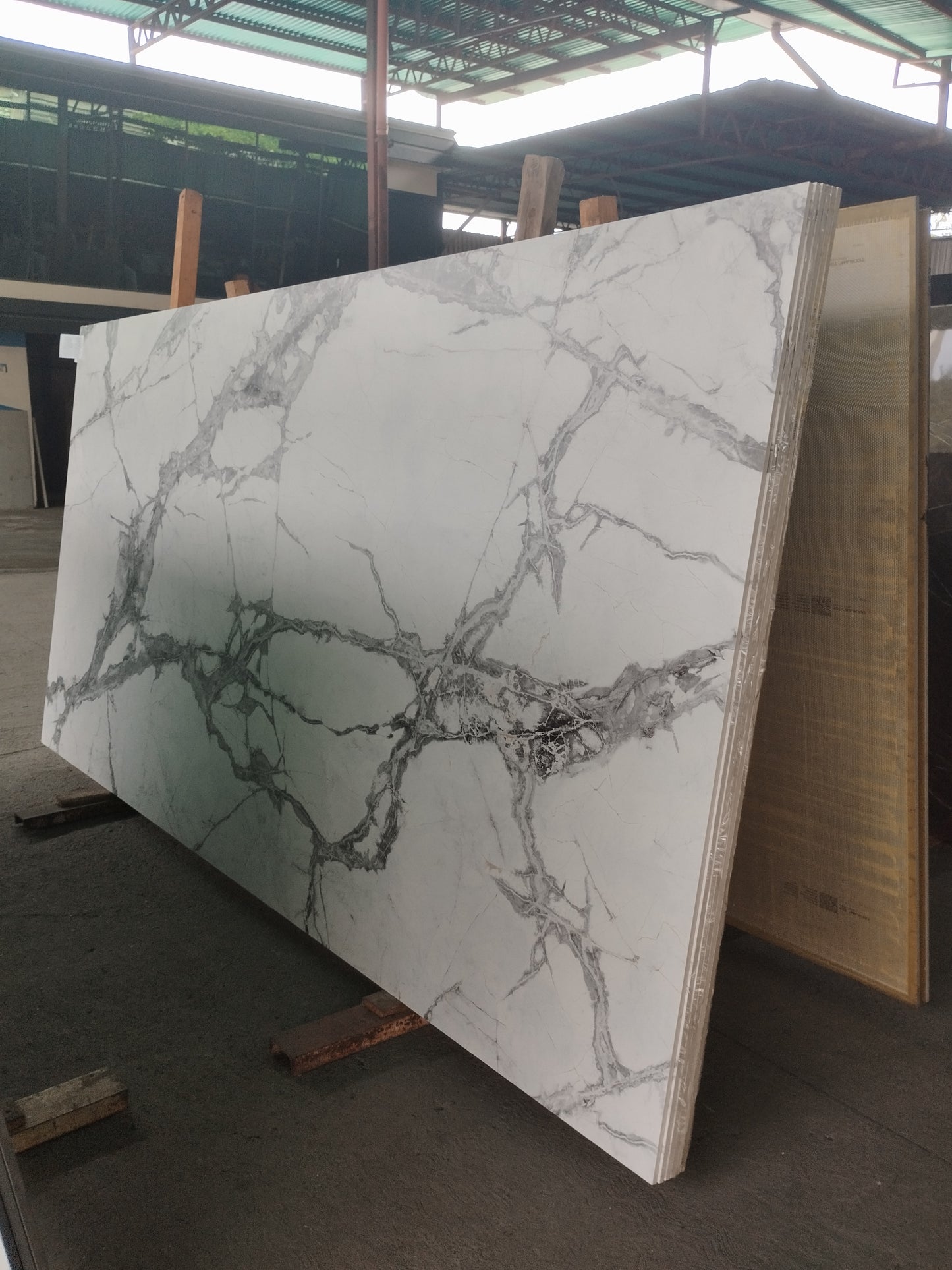 Tope de Piedra Sinterizada Anticada (320x160x1,2cm)